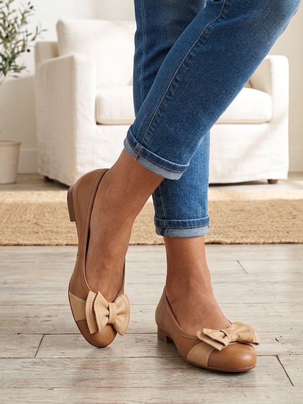 Naturalizer N5 Comfort Tan Beige Leather Bow Flats Size 6 Interior Flaw